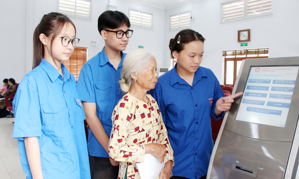  Góp sức trẻ đưa công nghệ số về thôn làng